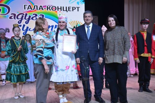 Триумф талантов: в Агрызском районе прошёл гала-концерт «Радуга культур»