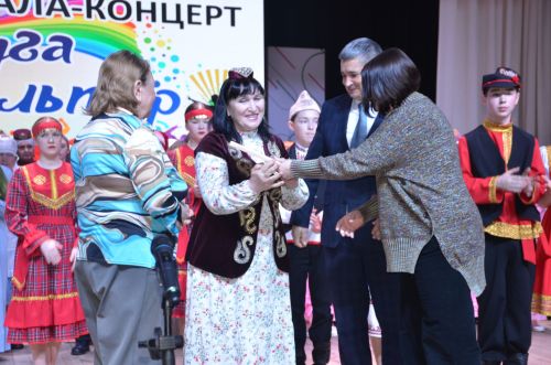 Триумф талантов: в Агрызском районе прошёл гала-концерт «Радуга культур»