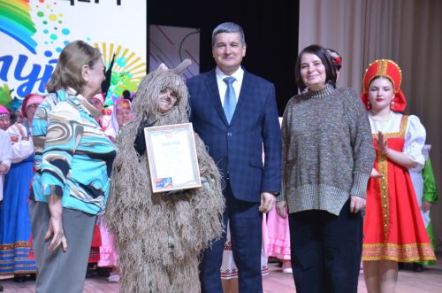 Триумф талантов: в Агрызском районе прошёл гала-концерт «Радуга культур»