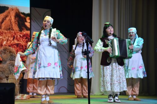 Триумф талантов: в Агрызском районе прошёл гала-концерт «Радуга культур»