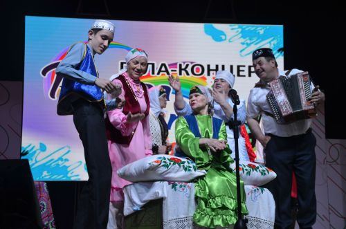 Триумф талантов: в Агрызском районе прошёл гала-концерт «Радуга культур»