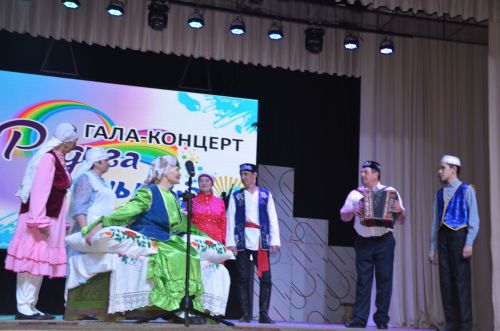 Триумф талантов: в Агрызском районе прошёл гала-концерт «Радуга культур»