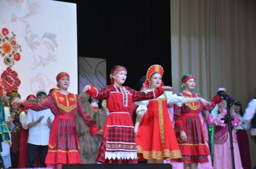 Триумф талантов: в Агрызском районе прошёл гала-концерт «Радуга культур»