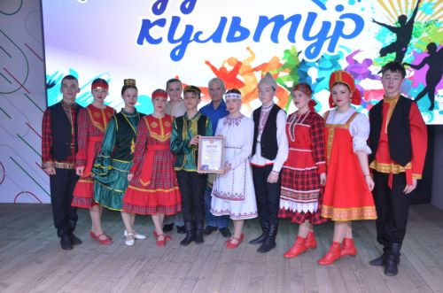 Триумф талантов: в Агрызском районе прошёл гала-концерт «Радуга культур»