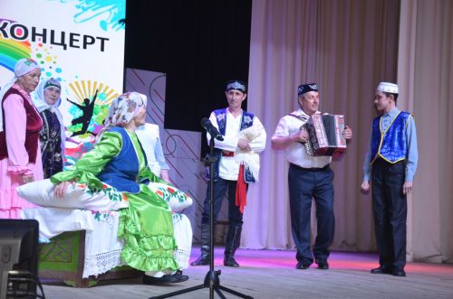 Триумф талантов: в Агрызском районе прошёл гала-концерт «Радуга культур»