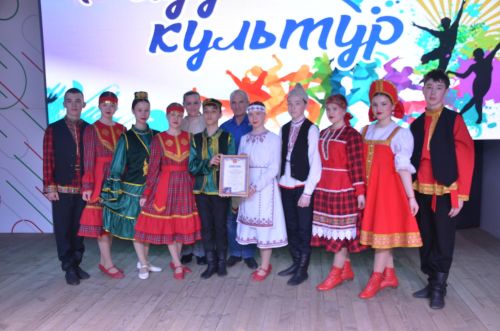 Триумф талантов: в Агрызском районе прошёл гала-концерт «Радуга культур»