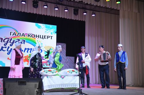 Триумф талантов: в Агрызском районе прошёл гала-концерт «Радуга культур»