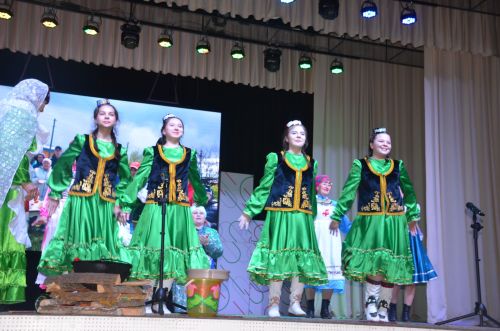 Триумф талантов: в Агрызском районе прошёл гала-концерт «Радуга культур»