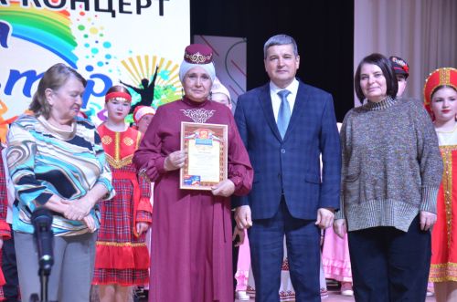 Триумф талантов: в Агрызском районе прошёл гала-концерт «Радуга культур»