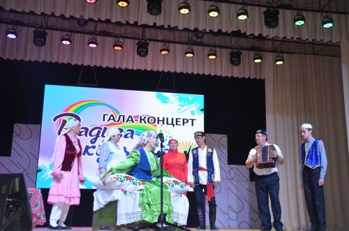 Триумф талантов: в Агрызском районе прошёл гала-концерт «Радуга культур»