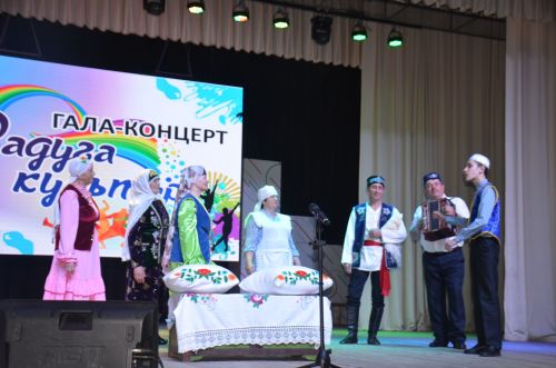 Триумф талантов: в Агрызском районе прошёл гала-концерт «Радуга культур»