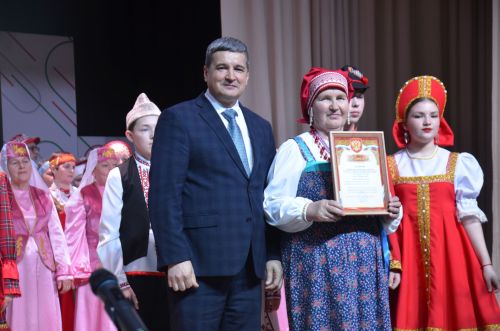 Триумф талантов: в Агрызском районе прошёл гала-концерт «Радуга культур»