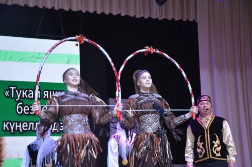 Триумф талантов: в Агрызском районе прошёл гала-концерт «Радуга культур»
