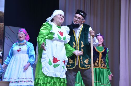 Триумф талантов: в Агрызском районе прошёл гала-концерт «Радуга культур»