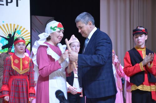 Триумф талантов: в Агрызском районе прошёл гала-концерт «Радуга культур»