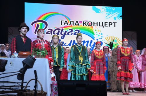 Триумф талантов: в Агрызском районе прошёл гала-концерт «Радуга культур»