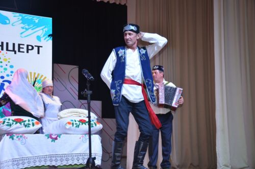 Триумф талантов: в Агрызском районе прошёл гала-концерт «Радуга культур»