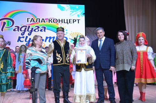 Триумф талантов: в Агрызском районе прошёл гала-концерт «Радуга культур»