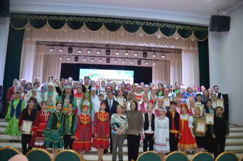 Триумф талантов: в Агрызском районе прошёл гала-концерт «Радуга культур»