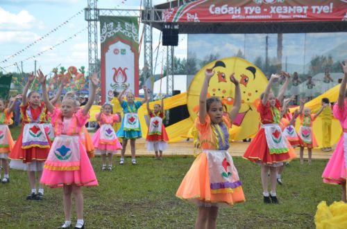В Агрызе состоялся народный татарский праздник - Сабантуй