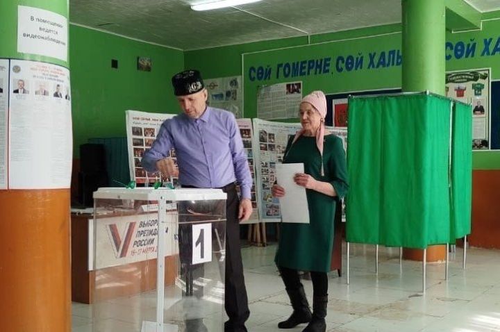 Девятернялылар рубин туй көнендә сайлау участогына килделәр
