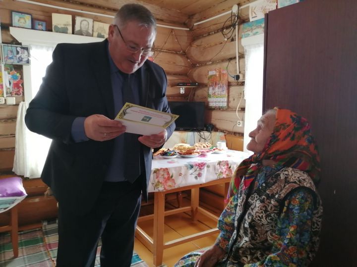 Ольга Исанаева, проживающая в Биме, и в 90 лет не сидит без дела