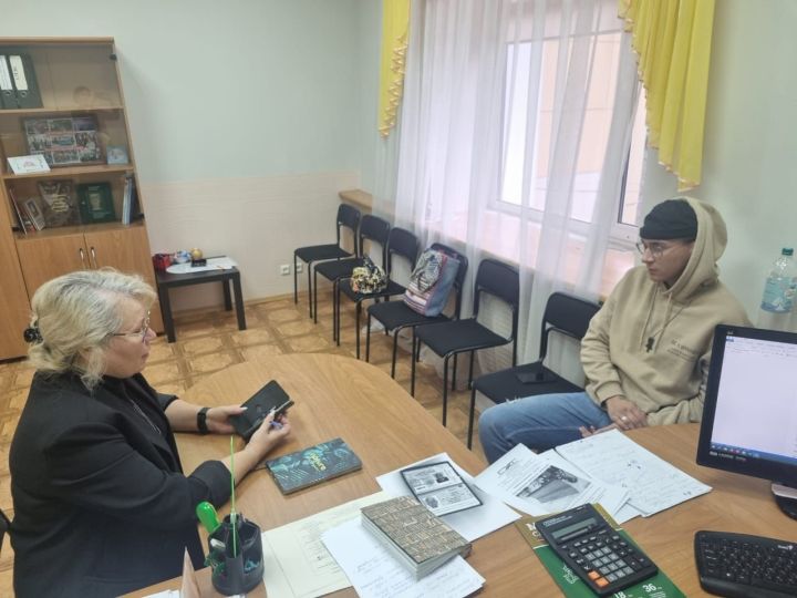 Социальный координатор фонда «Защитники Отечества» Тансылу Хуснуллина помогает агрызцам