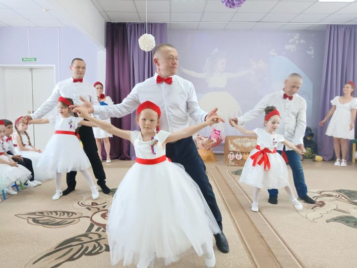 Татарстанда 1000 якын әти бала карау ялын рәсмиләштергән