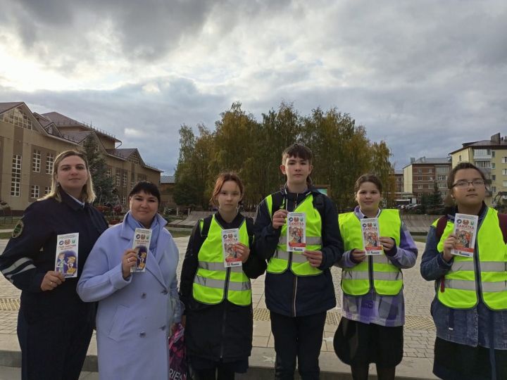 В Агрызе прошла акция «Стань заметнее на дороге»