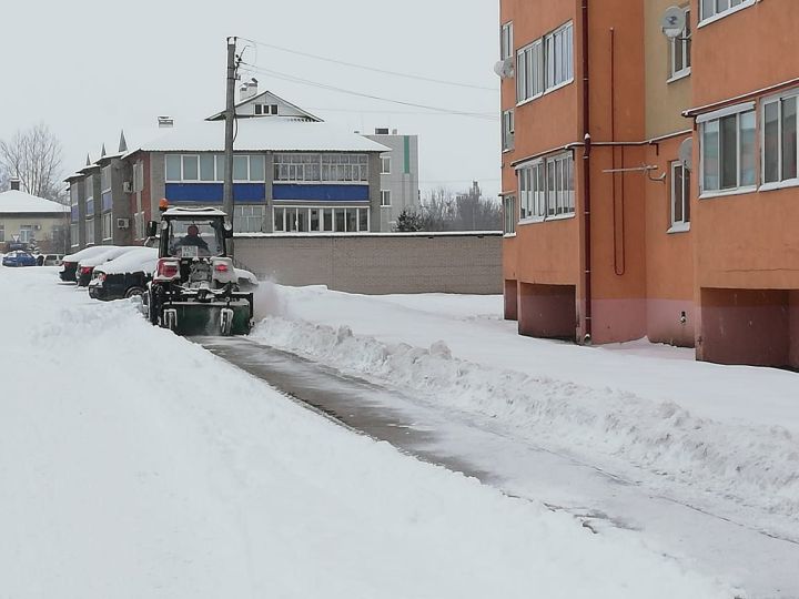 Последствия снегопада устраняют в Агрызе уже с 4 утра