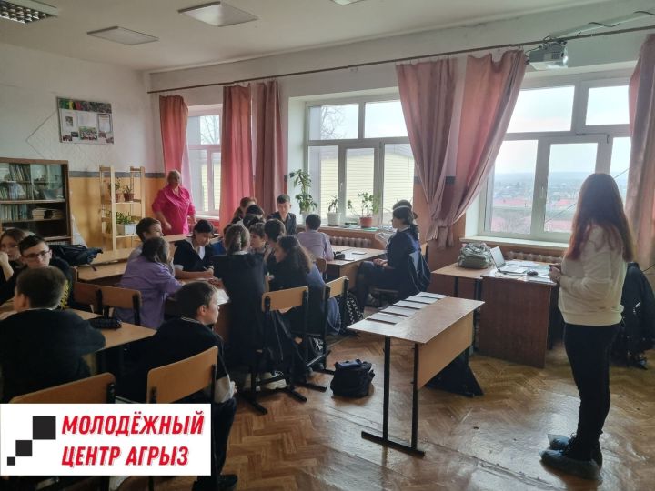 В гимназии №1 прошла интеллектуально-развлекательная игра «БитУм», посвященная Дню Конституции Республики Татарстан
