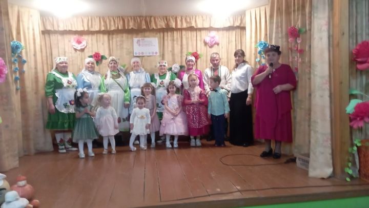 В Варзи-Омге и Варзи-Пельге состоялся праздничный концерт