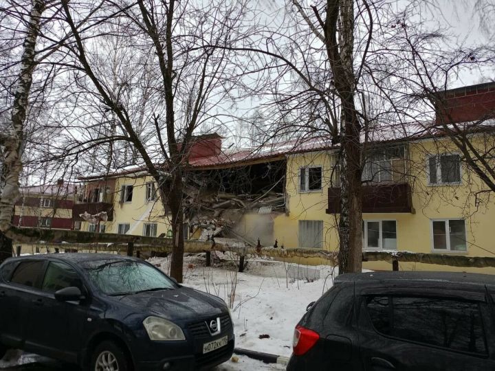 Фатирда газ шартлаган, 4 кеше зыян күргән, йорт стенасы җимерелгән