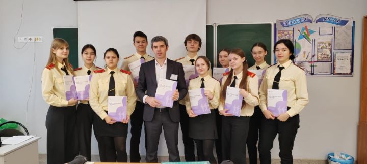 В школе №2 прошла встреча с представителем Социального фонда