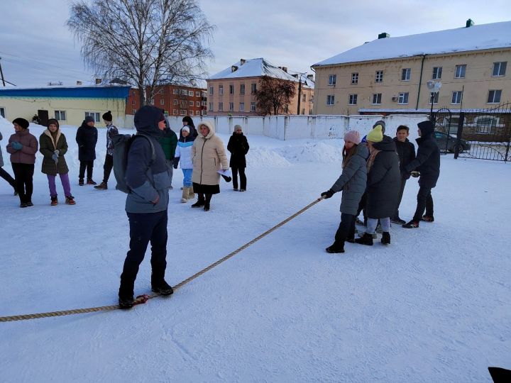 Центр «Форпост» провел военно-патриотическую игру для городских школьников