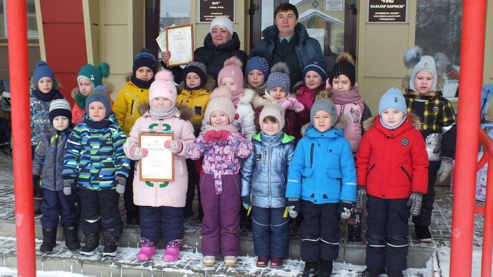В Агрызе дошколята взяли под опеку зимующих птиц