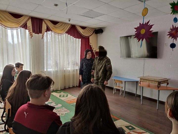 Воспитанники социального приюта «Ласка» встретились с участником специальной военной операции