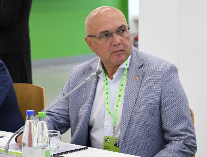 Директор «Татэнерго», уроженец деревни Новое Аккузино Раузил Хазиев остается надежным сыном Агрызского района