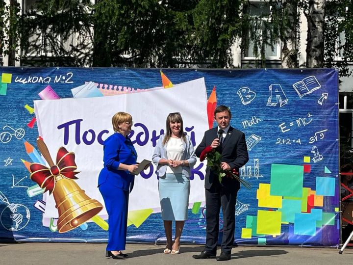 Для 500 школьников Агрызского района прозвенел последний звонок