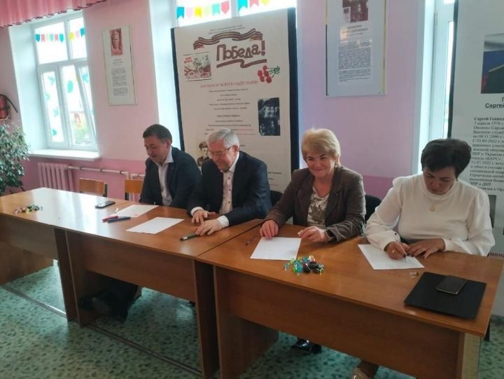 РФ Дәүләт Думасы депутаты Эрнест Вәлиев район башкарма комитеты җитәкчесе Ленар Нургаянов белән очрашты