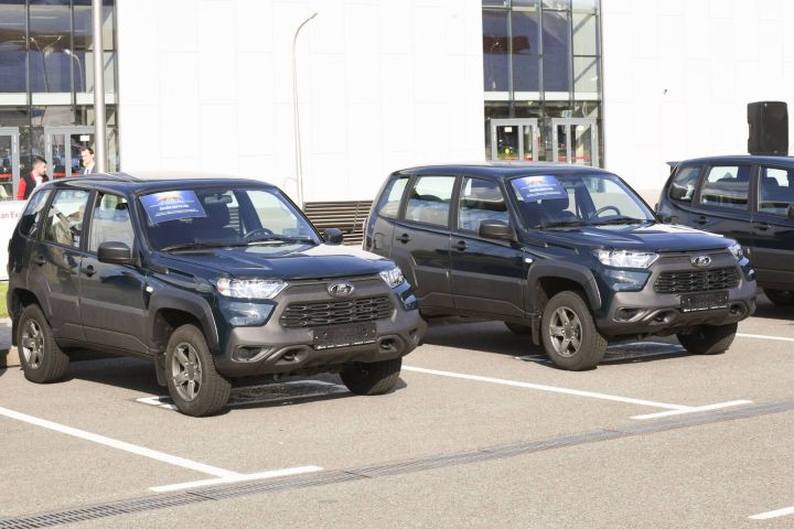 Двум сельским поселениям вручены новые автомобили