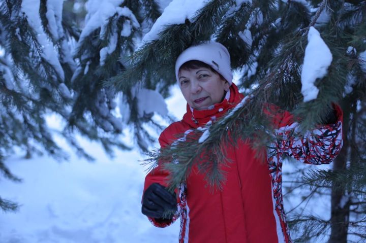 Бүген остазыбыз Рәмзия Зарипова матур юбилеен каршы ала