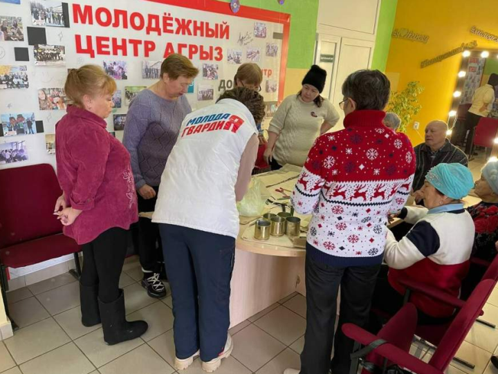 Молодогвардейцы Агрызского района провели мастер-класс для жителей города