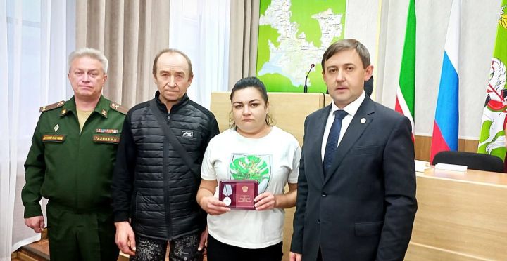 В Агрызе вручили Ордена Мужества семьям погибших участников СВО
