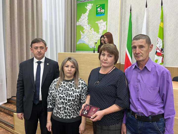 Глава района Ленар Нургаянов вручил Ордена Мужества семьям погибших участников СВО
