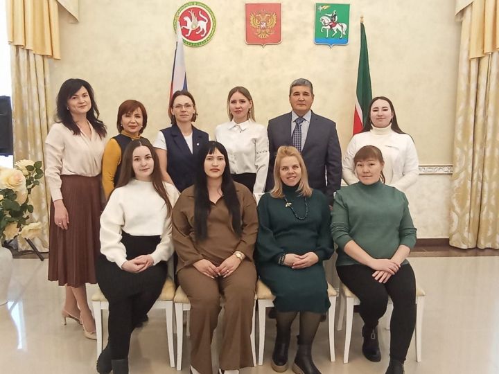 Әгерҗе ЗАГС бүлегендә булачак әниләр белән түгәрәк өстәл узды