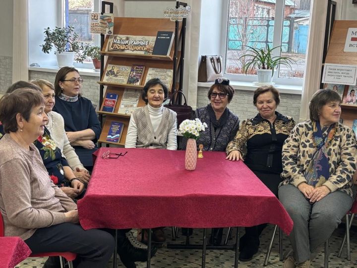 Үзәк китапханәдә «Моңлы әниләр» дип аталган чара узды