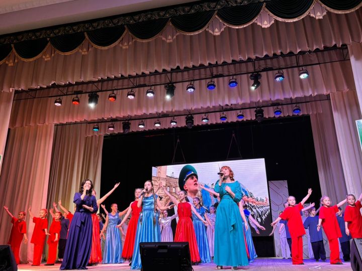В Агрызе прошел заключительный благотворительный концерт в поддержку военнослужащих СВО