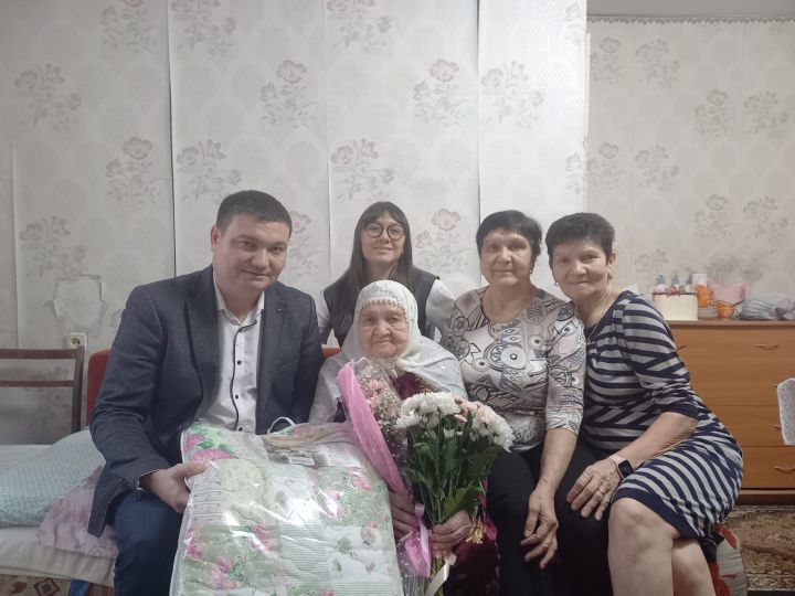 Ветеран труда Маина Ибрагимовна из Агрыза встретила свой 95-летний юбилей