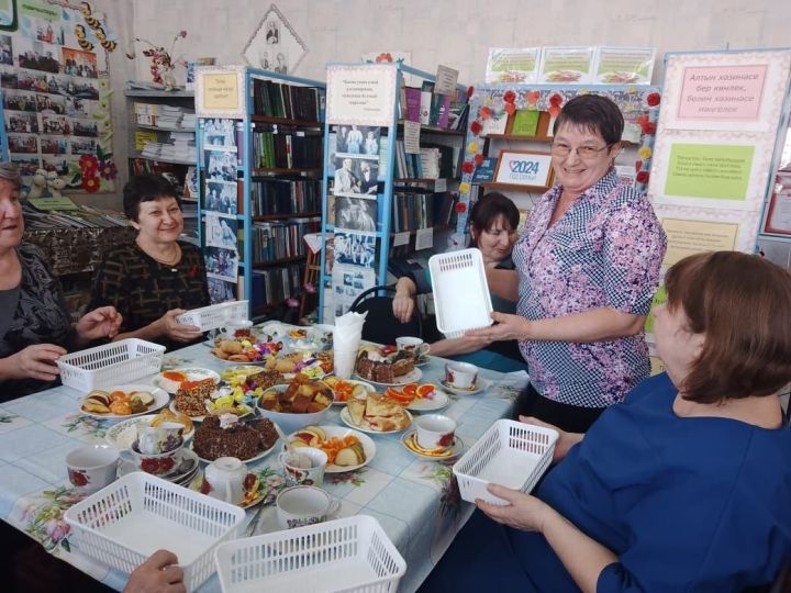Иж - Бубый авылы китапханәсендә  «Язлар яши сезнең күңелдә» исемле кичә үткәрелде